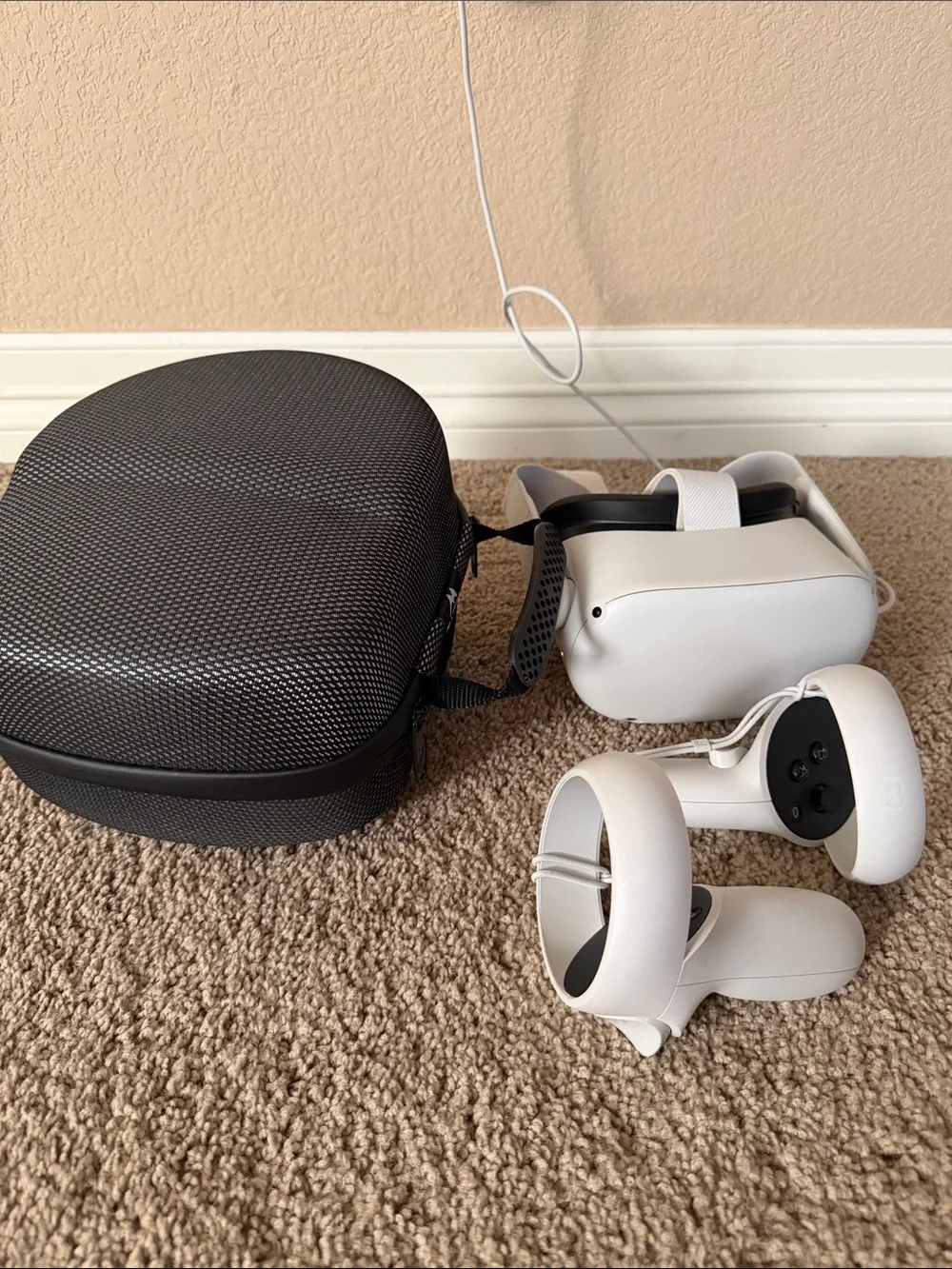 Oculus Quest 2 VR Headset in White with Black Interior